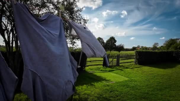 Scenă Treburi Casnice Aer Liber Într Însorită Haine Proaspăt Spălate — Videoclip de stoc