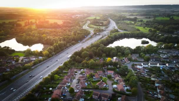 Засвидетельствуйте Городскую Связь Шумного Города Через Захватывающий Воздушный Снимок Автострада — стоковое видео