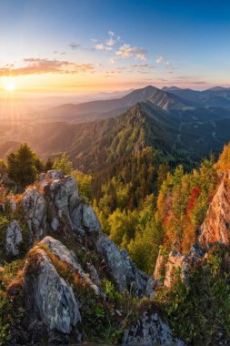 Tatra Dağlarında Panoramik Sonbahar Manzarası