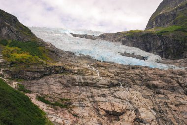 Fjrland 'daki Boyabreen buzulu, Jostedalsbreen buzulunun dallarından biridir. Jostedalsbreen Ulusal Parkı, Norveç, İskandinavya.