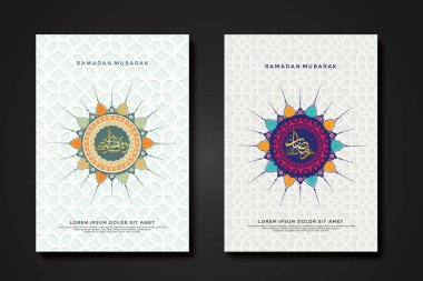 Ramazan olayının arka plan şablonunu kaligrafi Arap raamazanı, daire şeklindeki çiçekli mozaik İslami sanat süsü ve arka plandaki doku efekti detaylarıyla ayarla. Vektör illüstrasyonu.
