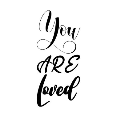 Sen sevilen siyah harflerden alıntı yaparsın.