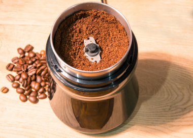 kahve Öğütücü ve kahve.