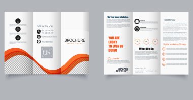 Şekilli üç katlı turuncu broşür, dalgalar. Broşür hazır. Geometrik Tasarım Şablonu. Düzenlenebilir resim.