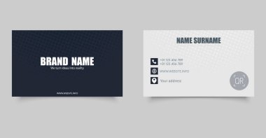 Modern Minimalist İş Kartı Şablonu. Düzenlenebilir adı, başlığı, iletişim bilgilerine, web sitesine sahip ön ve arka tarafları içerir.