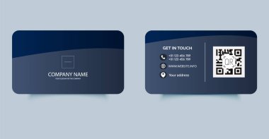 Zarif koyu mavi kart şablonu kıvrımlı şekiller, QR kodu, iletişim simgeleri ve modern tasarım. Şirket markalaşması ve profesyonel kimlik için uygun..