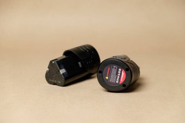 Pille çalışan matkap bileşenleriyle ev geliştirme için gerekli araçlar