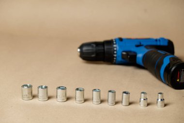 Ev yenileme ve inşaat işleri için temel araçların toplanması