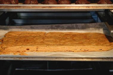 Masada lezzetli kurabiyeler var.