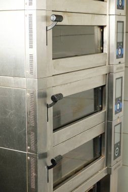 Restoranda modern mutfak fırını