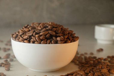 Taze kavrulmuş kahve çekirdekleri herkes için zengin ve aromatik bir deneyim yaratır.