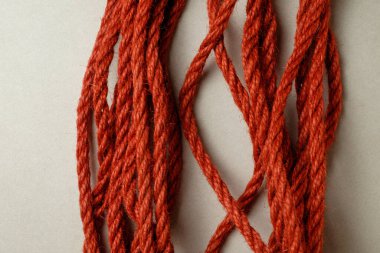 Shibari ve Japon köleliği için turuncu doğal kenevir ipi.