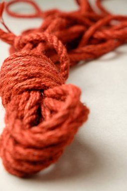 Japon köleliği ve sanatsal shibari için doğal kenevir ipi.