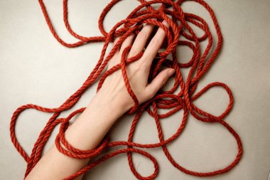 Samimi bir ortamda doğal halatla Shibari sanatını keşfetmek.