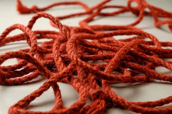 Japon kölelik sanatı için doğal halatla karmaşık desenler.