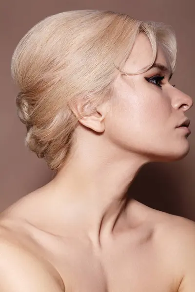 Красива Сексуальна Модель Макіяжем Ретро Стилі Чистою Шкірою Блондинкою Волосся Ліцензійні Стокові Зображення
