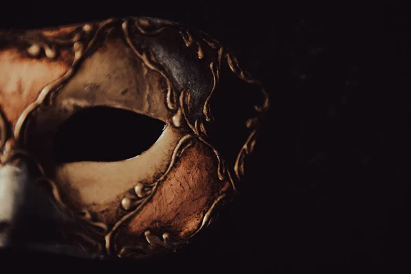 Vibrerande Venedig Mask Mörk Bakgrund Högkvalitativt Foto Venetiansk Mask Dekorerad — Stockfoto