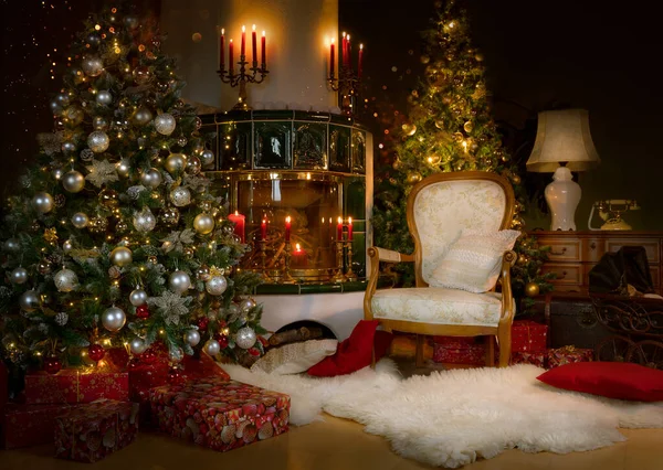 Kerstversiering Van Open Haard Met Kerstbomen Geschenken — Stockfoto