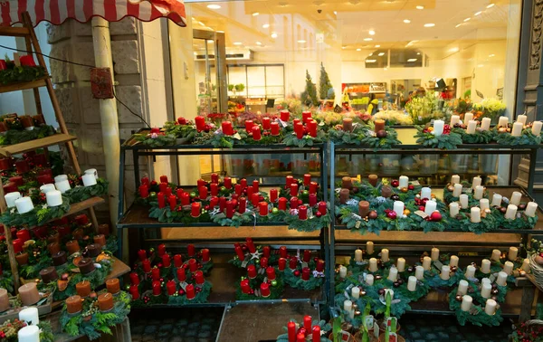 Kerstwinkel Met Kaarsen Kerstkransen — Stockfoto