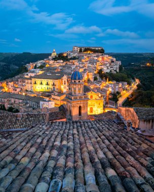 Ragusa (Ragusa Ibla), İtalya 'nın Sicilya adasındaki UNESCO miras kasabası. Ragusa İbla 'daki şehir manzarası, Ragusa ili, Val di Noto, Sicilya, İtalya. 