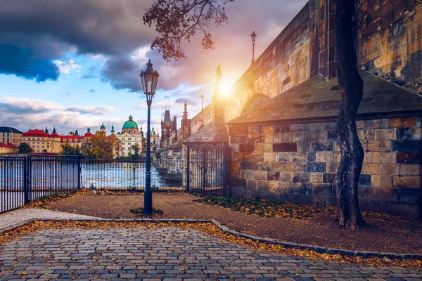 Знаменита Пам Ятка Лантерн Шарль Брідж Прага Чехія Античний Ліхтар — стокове фото