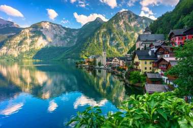 Scenic picture-postcard view of famous Hallstatt mountain village in the Austrian Alps, Salzkammergut region, Hallstatt, Austria. Hallstatt village on Hallstatter lake in Austrian Alps.