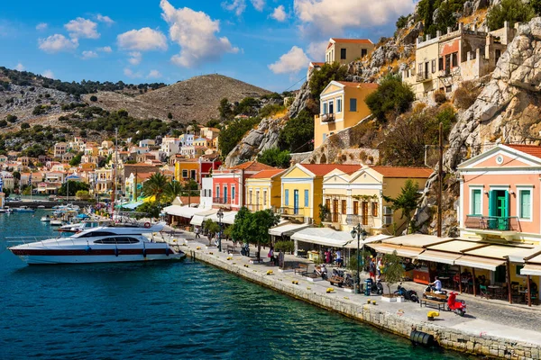View Beautiful Greek Island Symi Simi Colourful Houses Small Boats — Fotografia de Stock