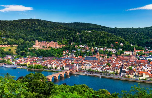 Zabytkowe Piękne Miasto Heidelberg Rzeką Neckar Niemcy Miasto Heidelberg Słynnym — Zdjęcie stockowe