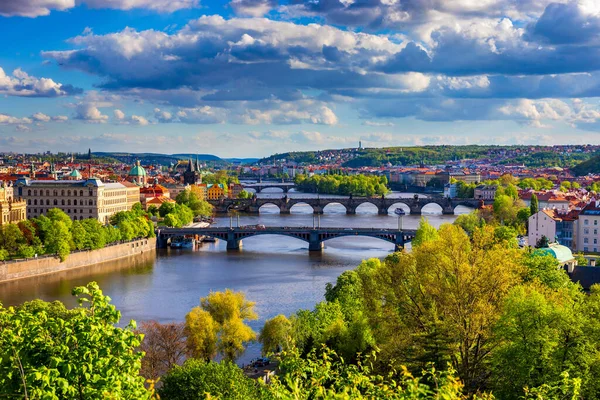 Çek Cumhuriyeti Prag Daki Vltava Nehri Üzerindeki Eski Şehir Skelesi — Stok fotoğraf