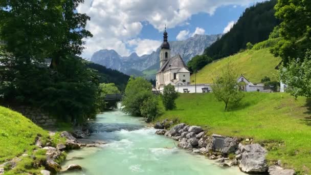 Живописный Горный Пейзаж Баварских Альпах Знаменитой Приходской Церковью Святого Себастьяна — стоковое видео