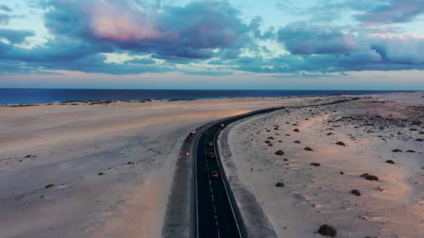 Kurvenreiche Straße Über Die Dünen Von Corralejo Fuerteventura Auf Den — Stockvideo