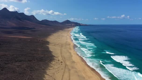 Geweldig Cofete Strand Met Eindeloze Horizon Vulkanische Heuvels Achtergrond Atlantische — Stockvideo