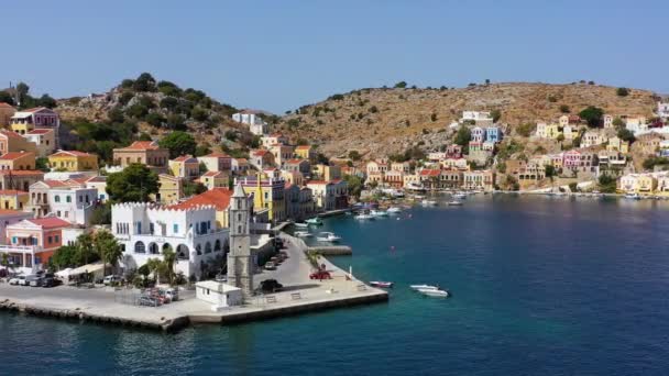 Luftaufnahme Der Schönen Griechischen Insel Symi Simi Mit Bunten Häusern — Stockvideo