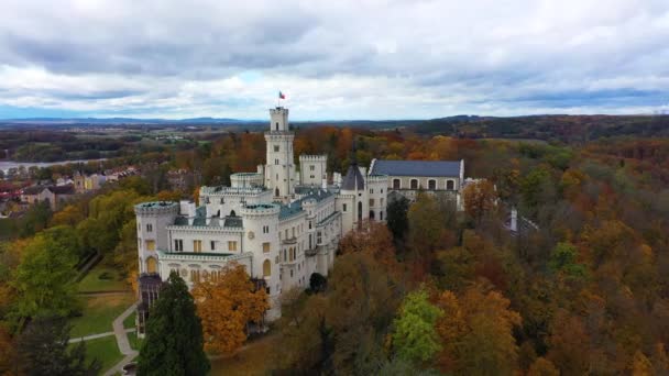 Zamek Hluboka Nad Wełtawą Jest Jednym Najpiękniejszych Zamków Republice Czeskiej — Wideo stockowe