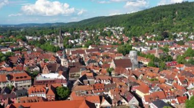 Almanya 'nın Ettlingen şehrinde Alb nehri ile. Alb Nehri ile Almanya 'nın Ettlingen eyaletinde yer alan bir şehirdir. Ettlingen, Baden Wurttemberg, Almanya. 