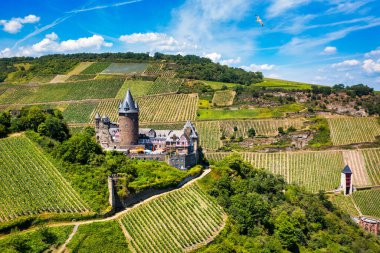 Bacharach panoramik görüntüsü. Bacharach, Almanya 'da Rhineland-Palatinate eyaletinde yer alan bir şehirdir. Rhein 'de Bacharach, Ren Nehri, Almanya.