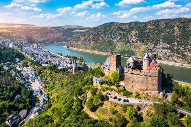 Schnburg (Schoenburg), Almanya 'nın Rhineland-Palatinate eyaletinde yer alan bir şehirdir..  