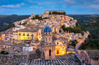 Ragusa (Ragusa Ibla), İtalya 'nın Sicilya adasındaki UNESCO miras kasabası. Ragusa İbla 'daki şehir manzarası, Ragusa ili, Val di Noto, Sicilya, İtalya. 