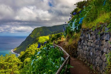 Bakış açısı Ponta do Sossego, Sao Miguel Adası, Azores, Portekiz. Miradouro da Ponta do Sossego Nordeste, Sao Miguel, Azores, Portekiz. 