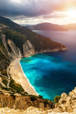 Yunanistan 'ın başkenti Kefalonia' dan ünlü Myrtos plajı. Myrtos Sahili, Kefalonia Adası, Yunanistan. Myrtos Sahili, İyon Adası, Kefalonya (Cephalonia), Yunanistan.