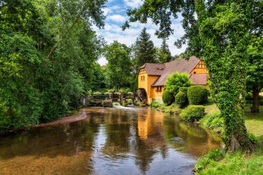 Fransa 'nın Alsace bölgesinde Wissembourg (Weienburg) kasabası. Wissembourg Tarihi Merkezi, Alsace, Fransa. Bas Rhin, Alsace, Fransa 'daki Wissembourg şehri. 