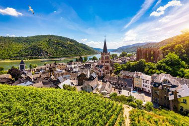Bacharach panoramik görüntüsü. Bacharach, Almanya 'da Rhineland-Palatinate eyaletinde yer alan bir şehirdir. Bacharach, Almanya 'da Rhineland-Palatinate eyaletinde yer alan bir şehirdir.