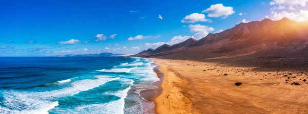 Niesamowita Plaża Cofete Nieskończonym Horyzoncie Wulkaniczne Wzgórza Tle Ocean Atlantycki — Zdjęcie stockowe