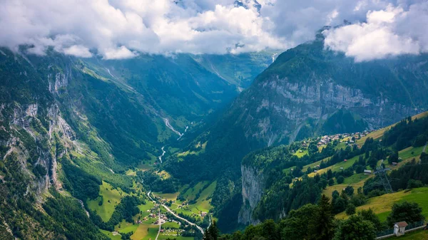 Panorámás Kilátás Idilli Hegyi Táj Alpokban Friss Zöld Rétek Virágzik — Stock Fotó