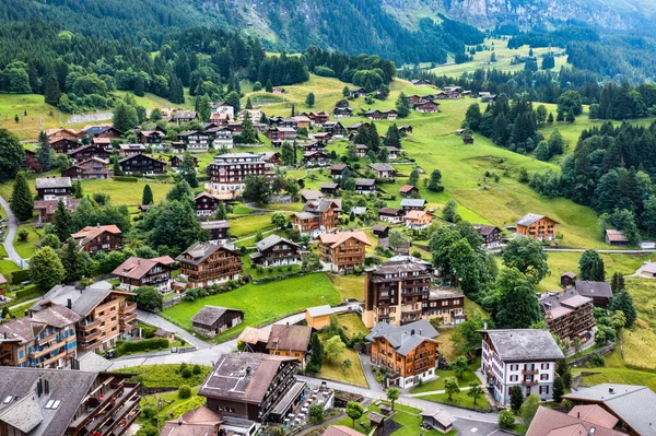 Roterbrunnen Valley 가장자리에 Wengen 마을의 스위스 칸톤에 인터라켄 지역의 마을에 — 스톡 사진