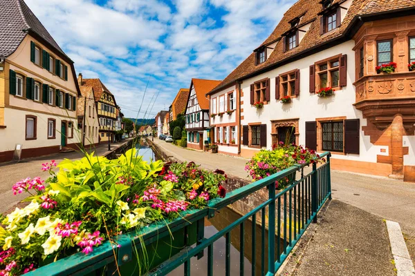法国阿尔萨斯地区的Wissembourg Weienburg 法国阿尔萨斯 智慧堡历史中心 法国阿尔萨斯Bas Rhin风景如画的Wissembourg市 — 图库照片