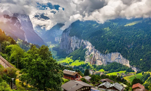 Beroemde Lauterbrunnen Stad Staubbach Waterval Berner Oberland Zwitserland Europa Lauterbrunnen — Stockfoto