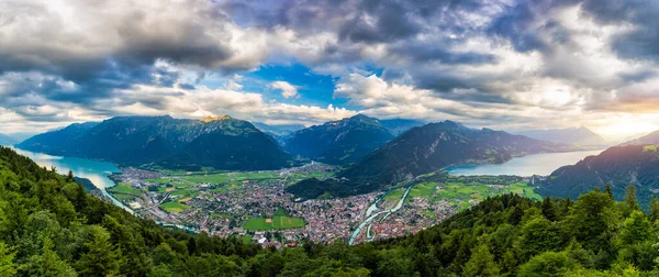 Uitzicht Vanaf Harder Kulm Zwitsers Interlaken Zomer Zonsondergang Turkoois Meer — Stockfoto