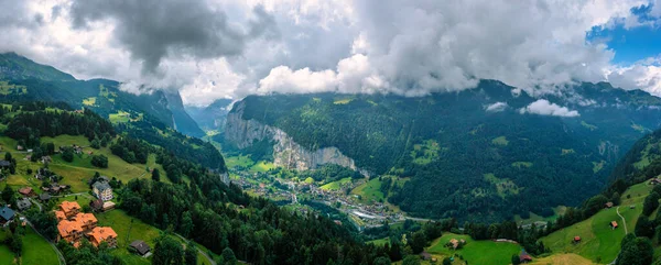 Мбаппе Знаменитой Церковью Водопадом Фаббах Деревня Обрунн Бернер Швейцария Европа — стоковое фото