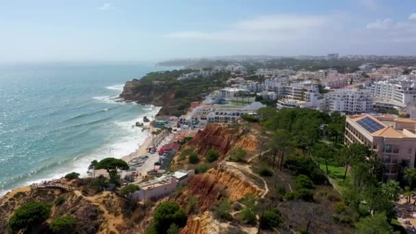 Pemandangan Yang Menakjubkan Dari Langit Kota Olhos Agua Albufeira Algarve — Stok Video